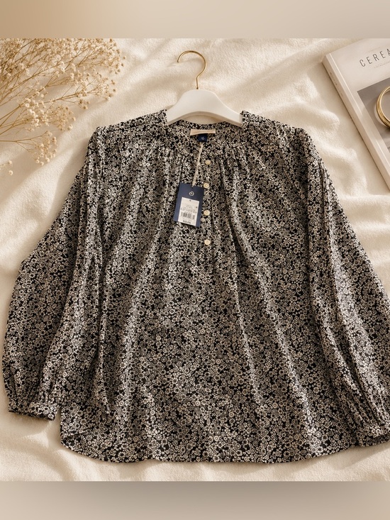 Universal Thread Tops - Universal Thread Black and White Floral Blouse ( 100% cotton)